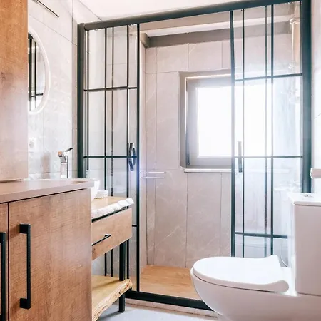 Stunning Sea View Loft 5 Min To Park In Kuzguncuk * Istanbul